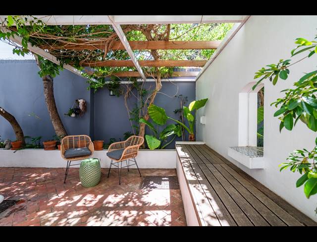 2 BEDROOM FREEHOLD FOR SALE IN ORANJEZICHT